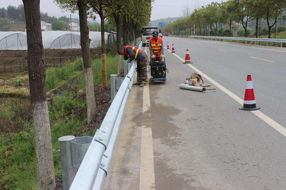 公路波形护栏平时应该怎么守护呢？