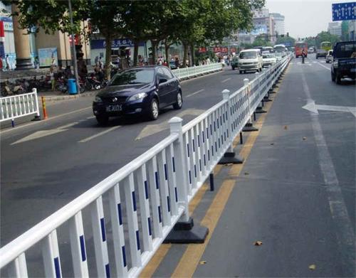 市政路路护栏几多钱一米